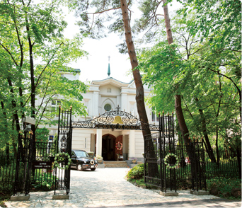 敷地内施設「セント・ミッシェル教会」